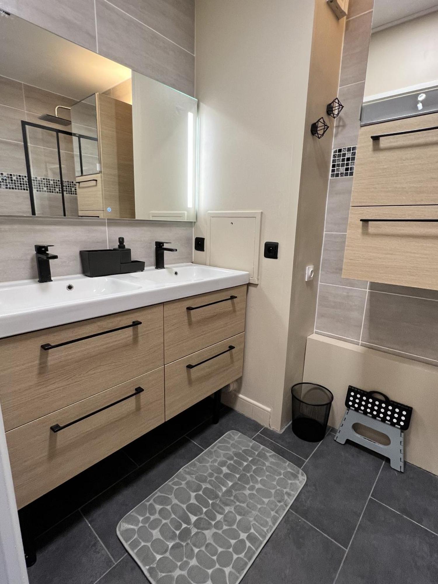 Appartement Familial Pour 6 Adultes Et 5 Enfants A 10 Min De Disney Bailly-Romainvilliers Exteriör bild